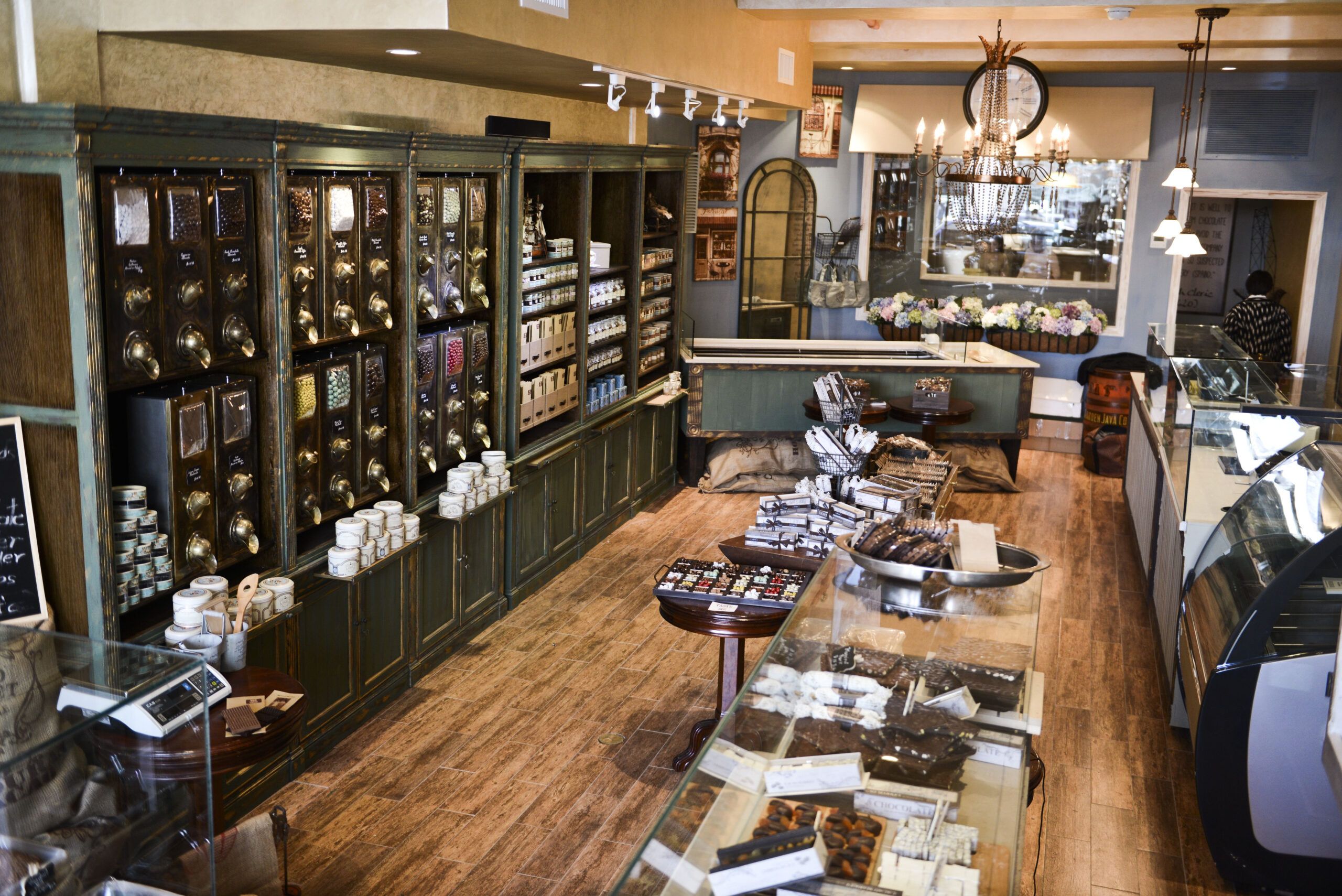 Chocolate Interiors | Table Settings, Interior, Home Decor with