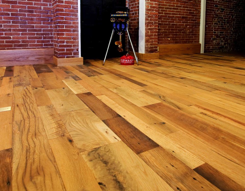 The Enduring Appeal of Vintage Oak in Modern Living Spaces