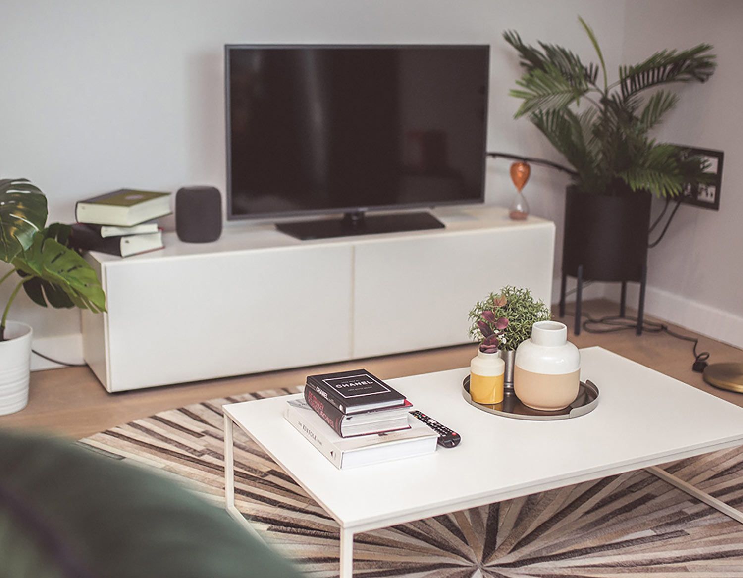 Styling Secrets Guide For A Sophisticated Home - Your Average Guy regarding