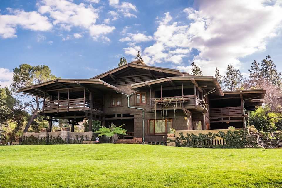 The Enduring Appeal Of Craftsman Design | Dpp Real Estate pertaining to Beyond the Basics Exploring the Enduring Appeal of White and Chrome Furniture