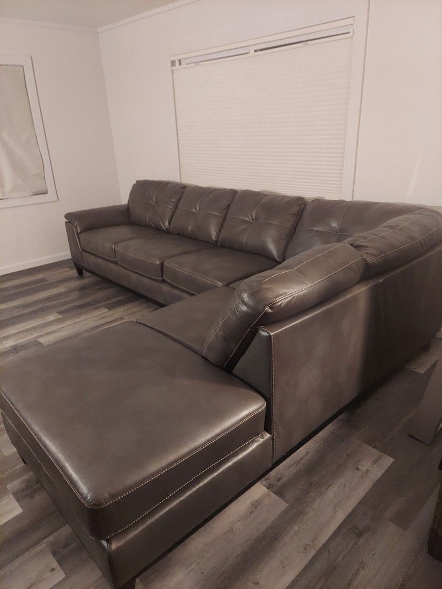 A Closer Look at the Benzara BM166749 Two-Piece Gray Sectional