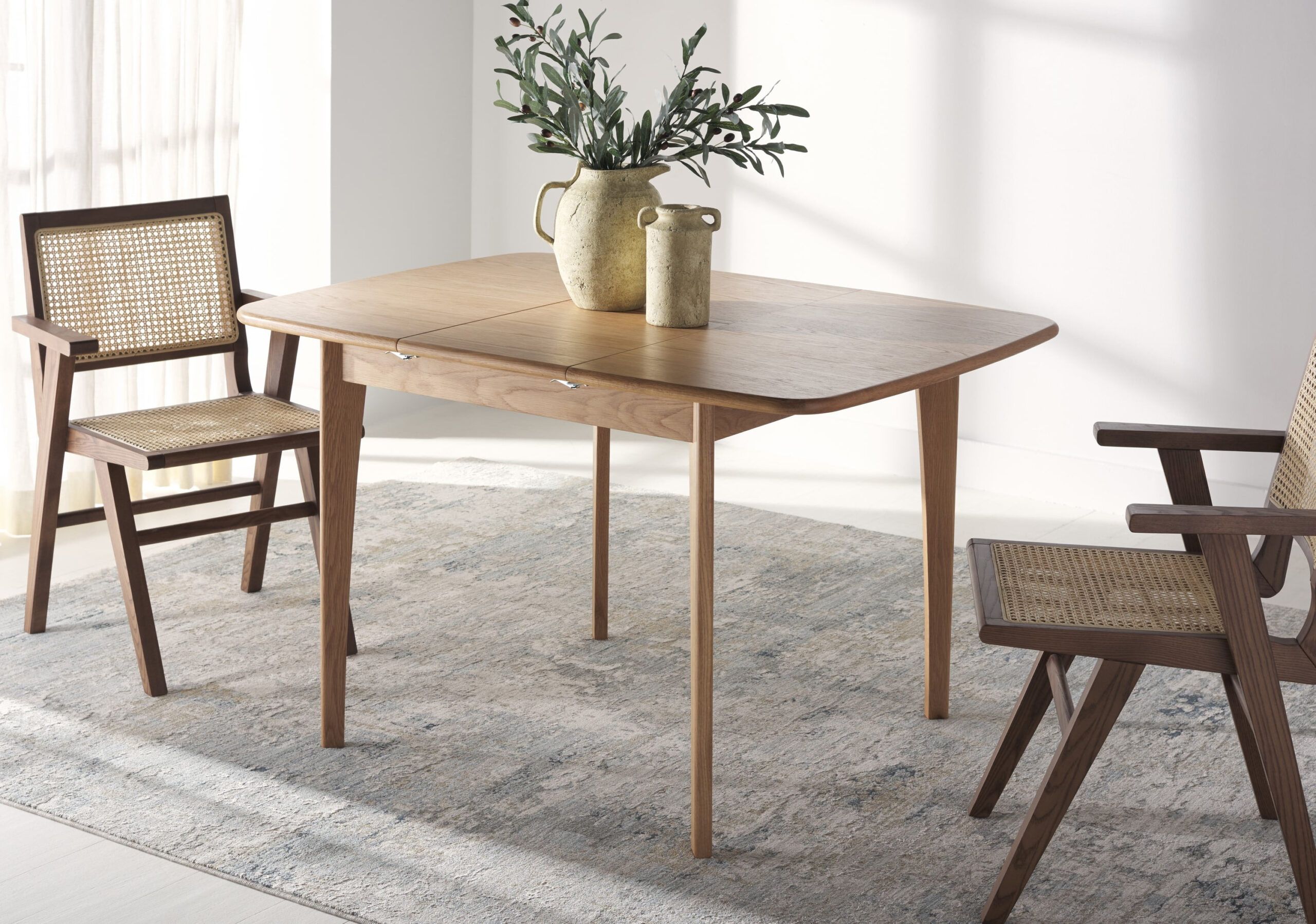 Unveiling the Natural Beauty of the Safavieh Couture Barbossa Extendable Dining Table