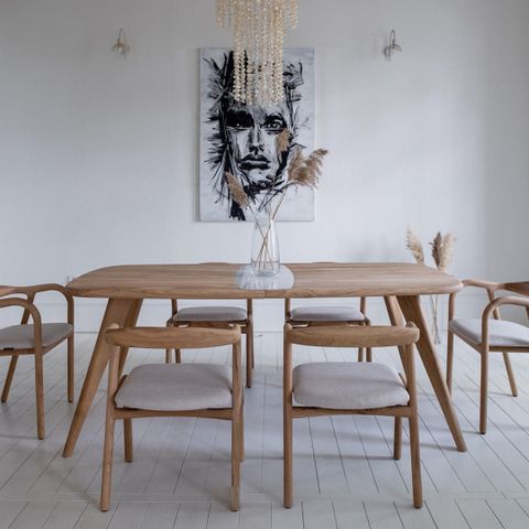 Understanding the Timeless Appeal of Scandinavian Oak Dining Table Design