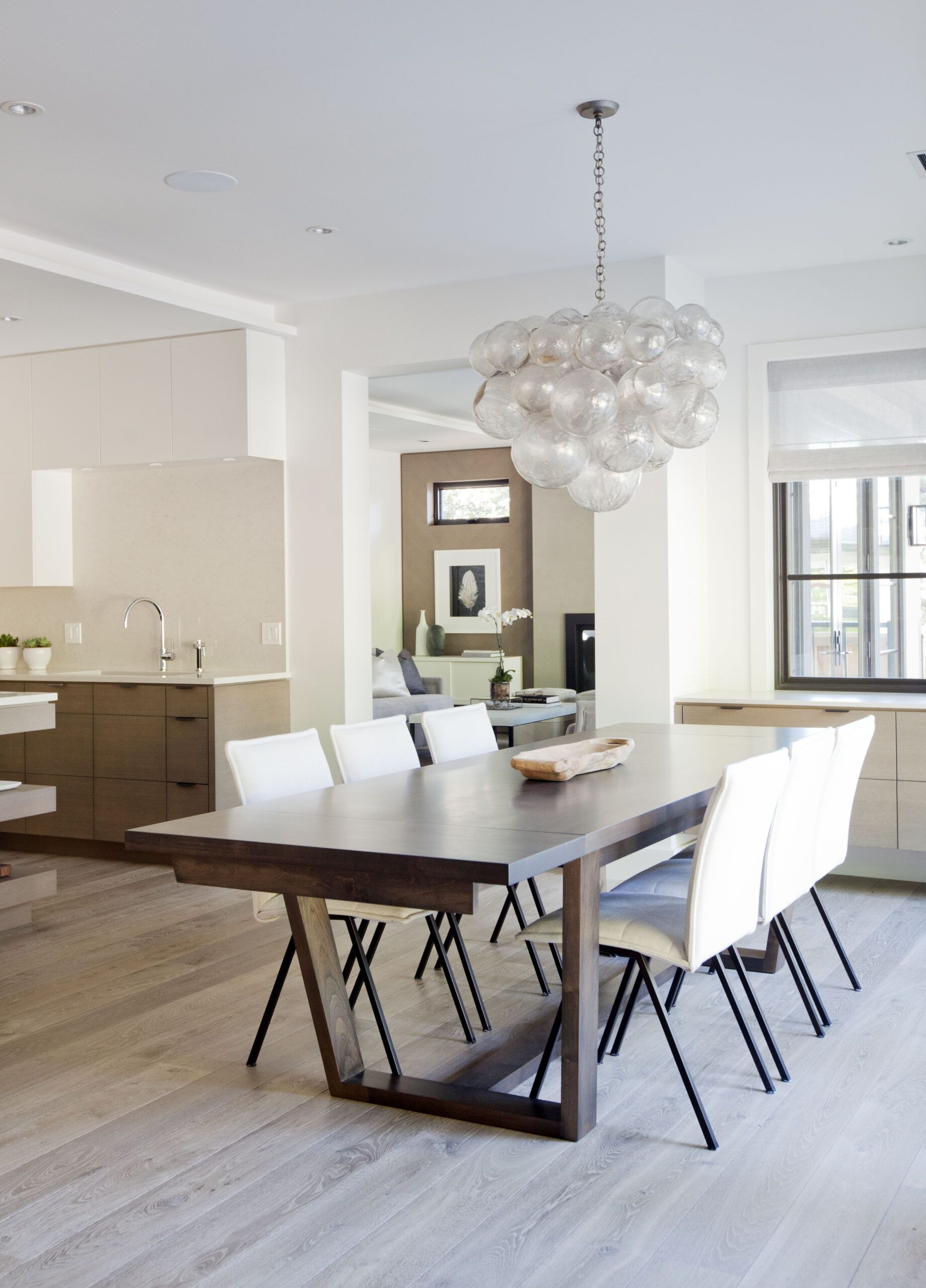 Less is more: how modern dining tables transform small kitchen spaces