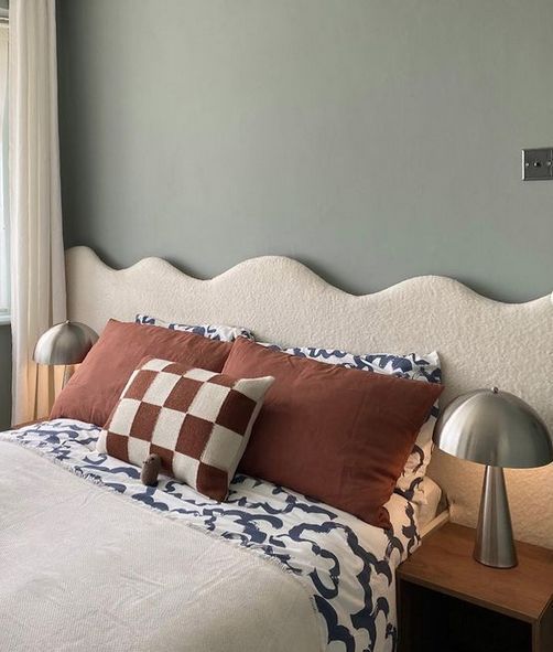 How to Create a Stunning Wavy Headboard Using Simple Materials
