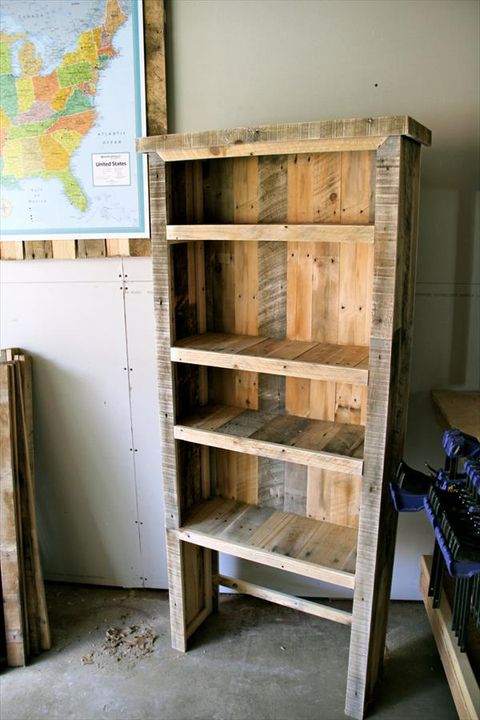 Diy Recycled Pallet Bookcase | Pallet Furniture Plans pertaining to Diy Pallet Bookshelf Budget