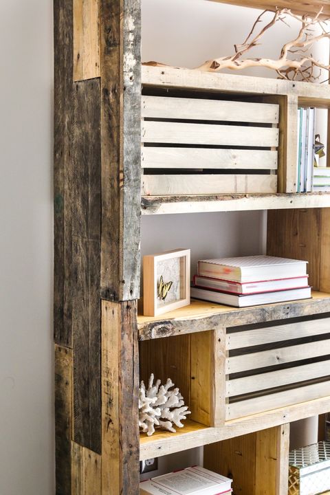 Diy Rustic Pallet Bookshelf in Diy Pallet Bookshelf Project