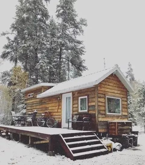 Freelance Photographer Living Off-Grid In Her Tiny House In Northern ... for Why Most Tiny Home Photography Fails (And What Actually Works)